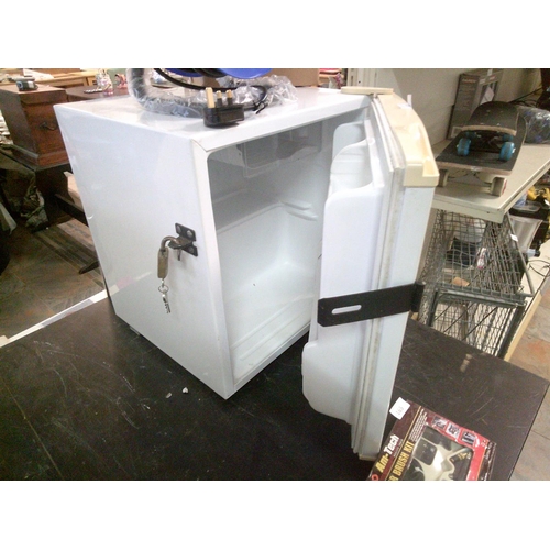 161 - Countertop Fridge with Lock