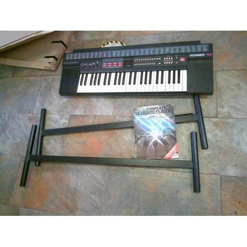 459 - Keyboard & Stand (w)