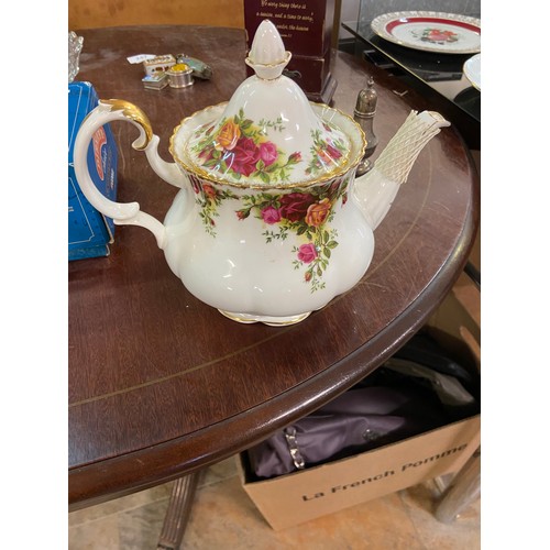 247A - Large Old Country Rose Teapot