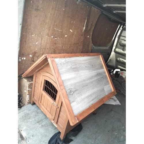 442 - Like New Wooden Dog Kennel (excellent condition)