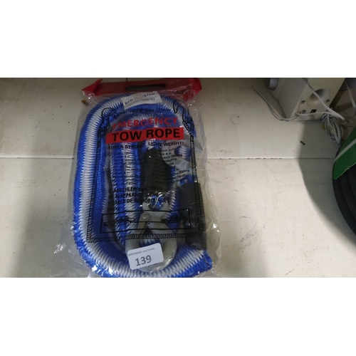 139 - Tow rope, 4m length, super strong nylon construction, lightweight. Towing capacity of 2000kg. Packag... 