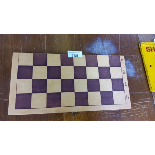 264 - Wooden chess set with hand-carved pieces, complete. Includes a checkerboard and pinewood box with me... 