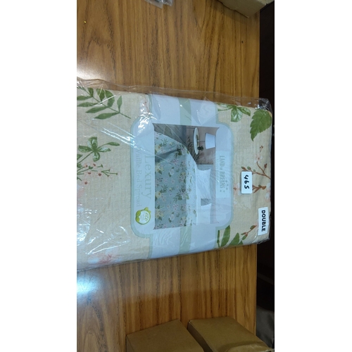 465 - New bedspread by Land of Dreamz. Brand new in original packaging. Features a floral pattern on a bei... 