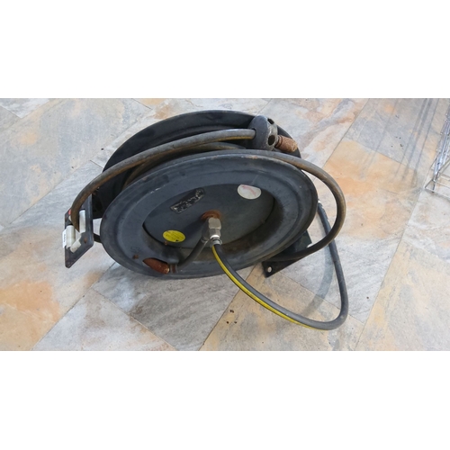 489 - Heavy-duty industrial air hose reel with retractable hose. Constructed from robust metal for long-te... 