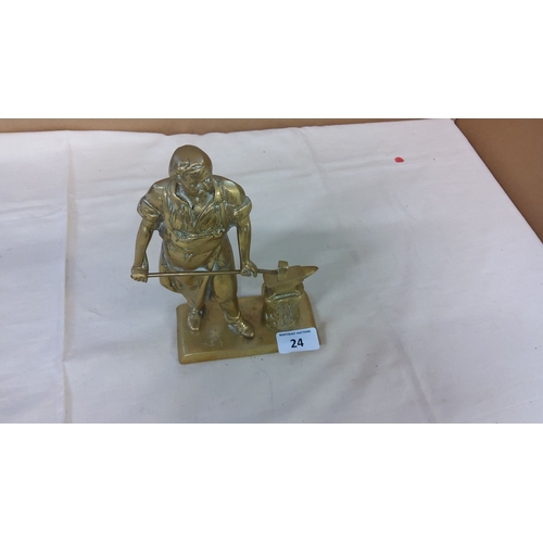 24 - Solid brass blacksmith figurine, depicting a smith at his anvil. Likely mid-20th century. Height: ap... 
