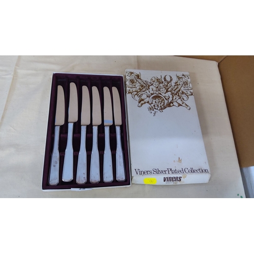 28 - Set of six Viners Silver Plated knives in original box. Features the Viners Sheffield Silver Plated ... 