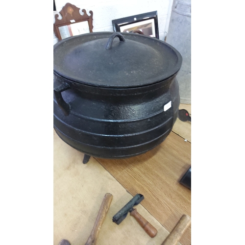 353 - Large cast iron 18 gallon cauldron with lid, featuring ribbed design on the side. Possible 19th-cent... 