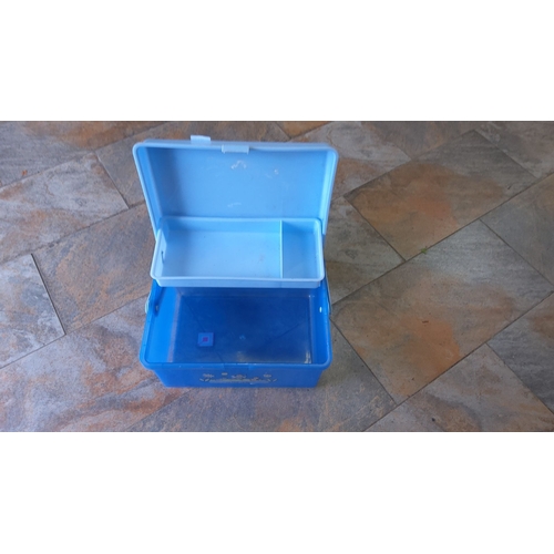 410 - Vintage light blue plastic picnic box with handle. Dual compartments, sturdy design.