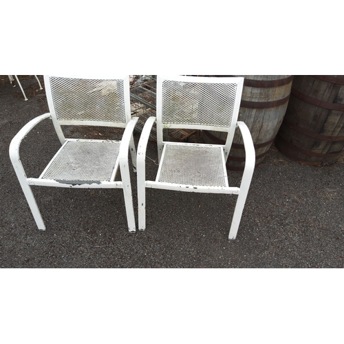 437 - Pair of vintage white metal mesh patio chairs with armrests. Sturdy construction. Modern design.