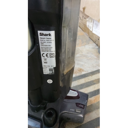 453 - Shark upright vacuum cleaner, Model NV340, 750W, 220-240V, 50-60Hz, made in China. Features detachab... 