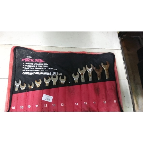 144 - 12-piece combination spanner set. Made from chrome vanadium steel, hardened and tempered. The set co... 