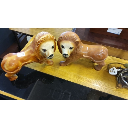 171 - Pair of vintage ceramic lion figurines with hand-painted details, featuring glossy brown and beige t... 