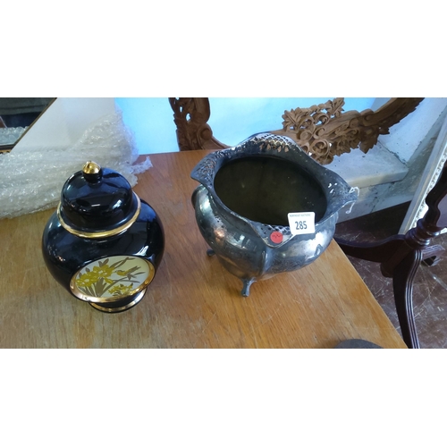 285 - Mixed lot featuring a black ceramic chokin lidded jar with gold floral decoration and and EPNS foote... 