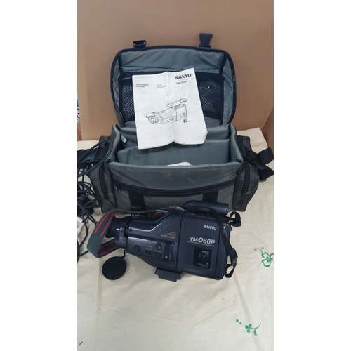 31 - SANYO VM-D66P 8mm Camcorder. Comes with instruction manual and carry bag. Includes power cables and ... 