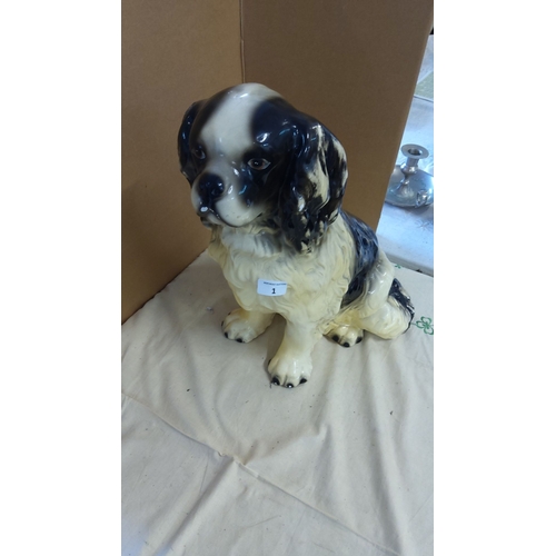 1 - Vintage ceramic spaniel dog figurine, hand-painted in black and white. Overall dimensions approx. 12... 