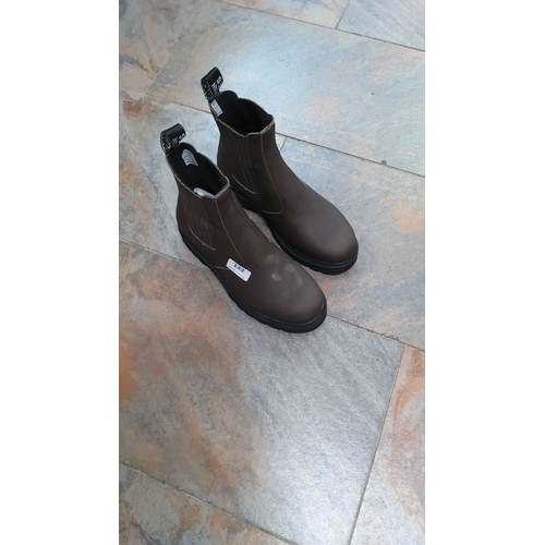 122 - Brown leather Chelsea boots with black rubber soles. (size 41)