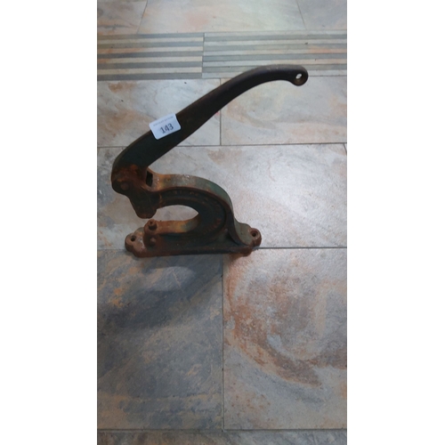 143 - Vintage cast iron leverage cutter from Phipps & SONS,Early 20th century industrial tool with robust ... 
