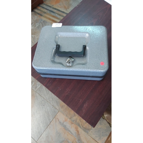 Lot 252       
