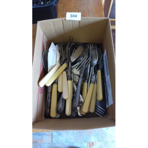 304 - Vintage cutlery lot, comprised of assorted knives, forks, and spoons with varying handle designs, in... 