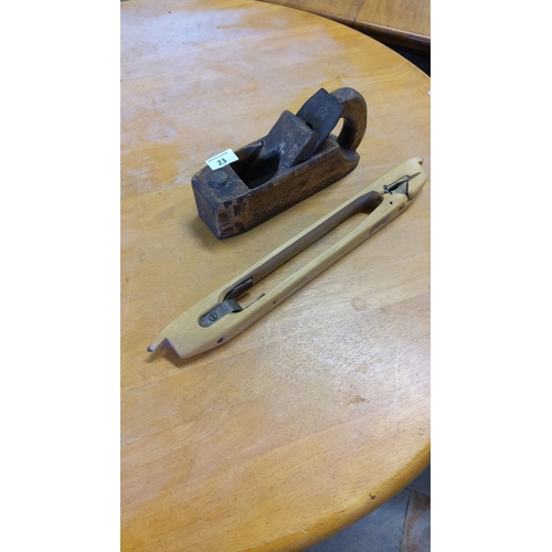 23 - Vintage wooden hand plane and wooden shuttle.