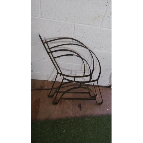 324 - Vintage wrought iron chair frame, featuring a curved design. Distinctive retro aesthetic.