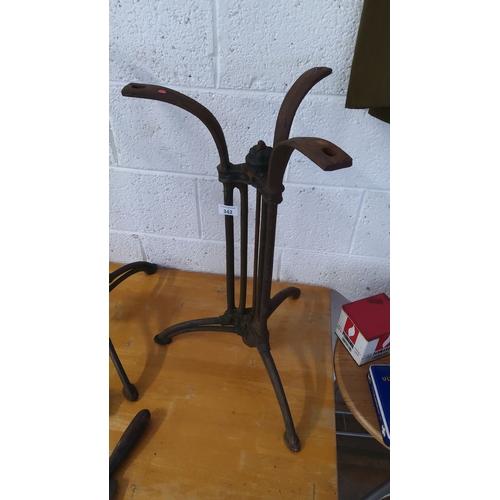 342 - Antique cast iron base, featuring ornate construction and sturdy design. From late 19th to early 20t... 