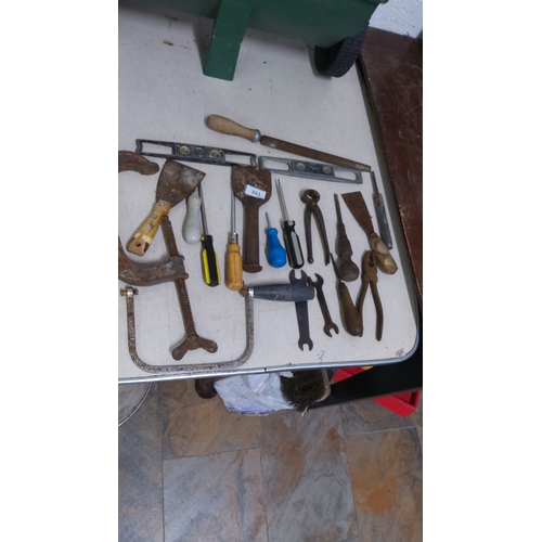 361 - Collection of assorted hand tools including C-clamp, G-clamp, pliers, screwdrivers, utility knives, ... 