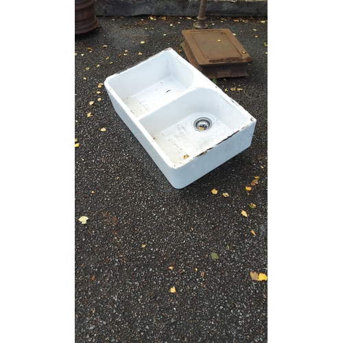 412 - Vintage porcelain double basin farmhouse sink, featuring durable construction.