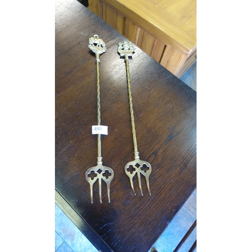 450 - Pair of antique brass toasting forks adorned with intricate ship motifs at the handle tops.