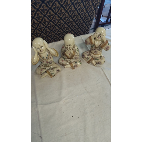 1 - Set of three hand-painted porcelain figurines depicting 