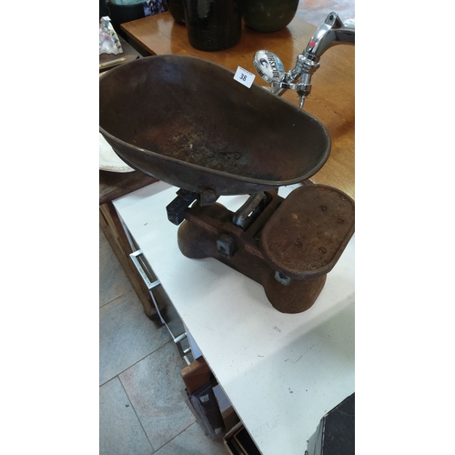 38 - Antique cast iron weighing scales with a large detachable pan and base plate.