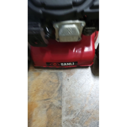 476 - Sanli OHV 4.0HP 4-stroke petrol lawnmower features a red and black design with a visible brand and m... 