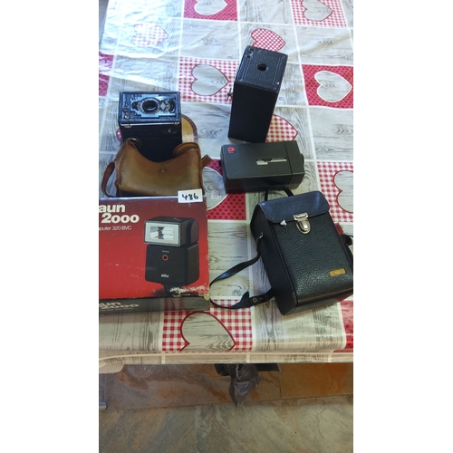 486 - Mixed lot of vintage cameras and accessories including a Braun 2000 flash unit, leather camera cases... 