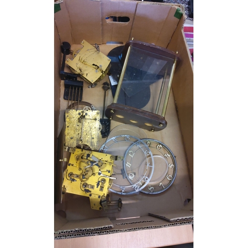 492 - Mixed lot of vintage clock mechanisms and parts, featuring brass movements, assorted gears, clock ha... 