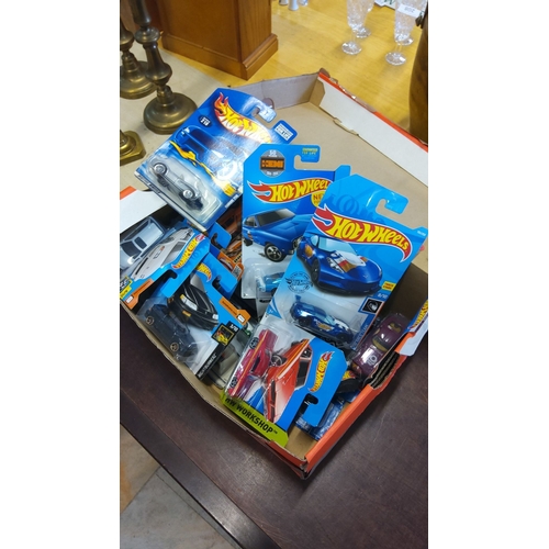 495 - Mixed lot of Hot Wheels die-cast cars, including various models in their original packaging.