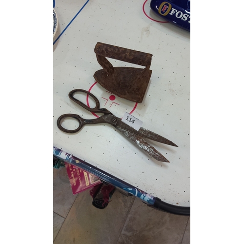 114 - Antique iron and vintage scissors from the early 20th century. The iron displays a patina and the sc... 