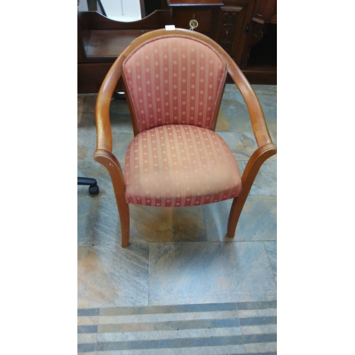 417 - Parker Knoll armchair with distinctive curved armrests in great condition