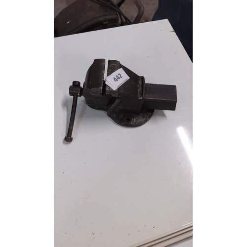 442 - Vintage cast iron table vice