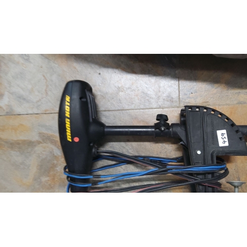 459 - Minn Kota trolling motor, electric model. Features durable construction. Includes wiring harness and... 
