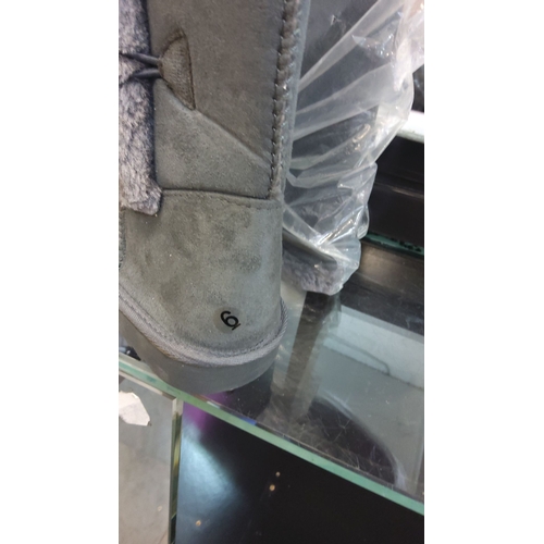 468 - Pair of Ugg style boots (size 6)