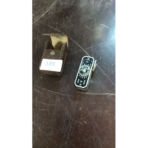 189 - Vintage Gossen Sixtino 2 light meter, compact German design, complete with original leather case.