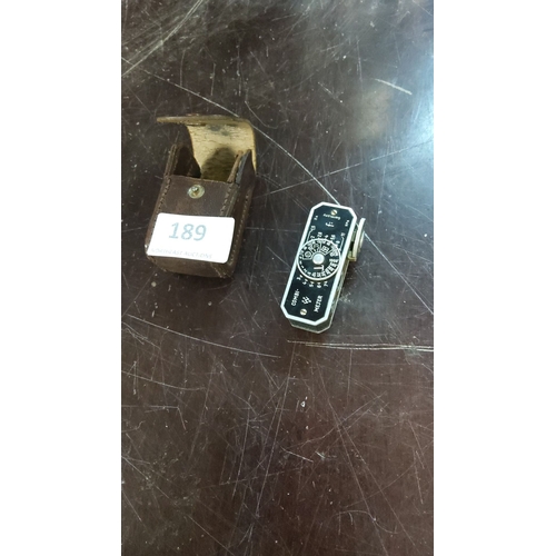 189 - Vintage Gossen Sixtino 2 light meter, compact German design, complete with original leather case.