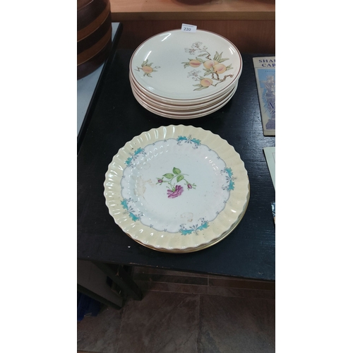 220 - Set of vintage wedgwood ceramic dinner plates x 7,2 Minton Plates & 1 Royal Doulton