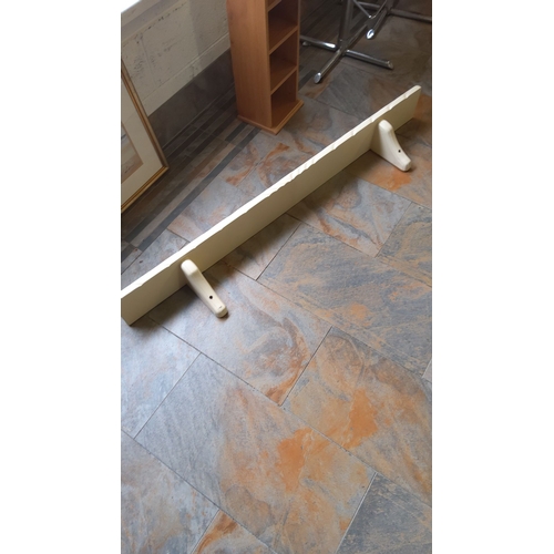 328 - Wooden wall-mounted shelf with a white finish and decorative edge. Includes two attached brackets fo... 