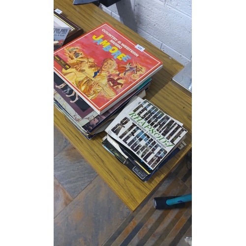 428 - Collection of vintage vinyl records (LPs & 45s)featuring 