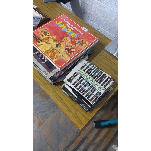 428 - Collection of vintage vinyl records (LPs & 45s)featuring 