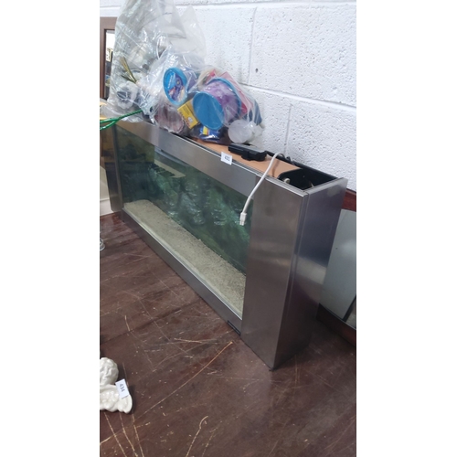 431 - Heavy Wall Aquarium with accessories