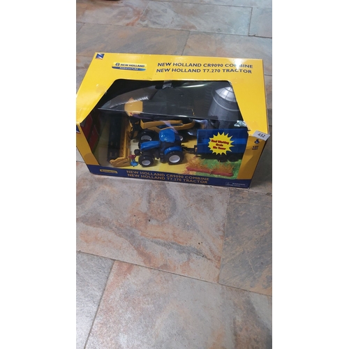 432 - New Holland CR9090 Combine and T7.270 Tractor set, 1:32 scale. Boxed collectible.