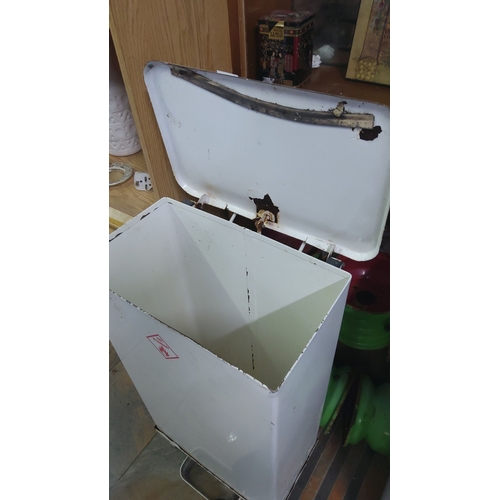 443 - Industrial metal pedal bin