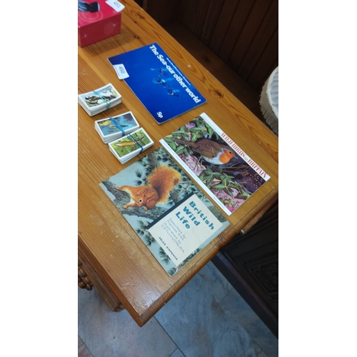 450 - Collection of vintage nature booklets and cigarette cards, including 
